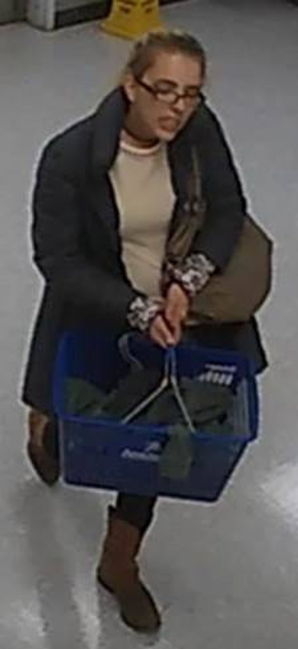 Two women wanted for shoplifting