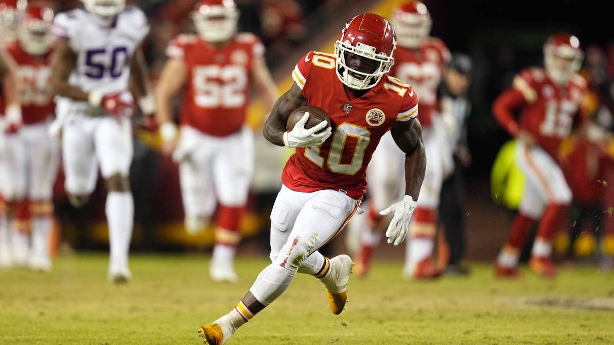 Tyreek Hill runs alone against the Buffalo Bills at Arrowhead Stadium