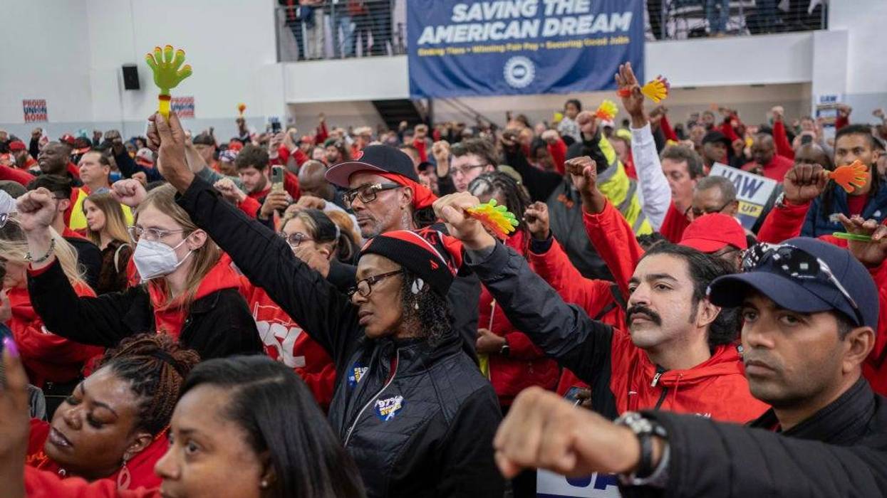 UAW workers rally in Chicago