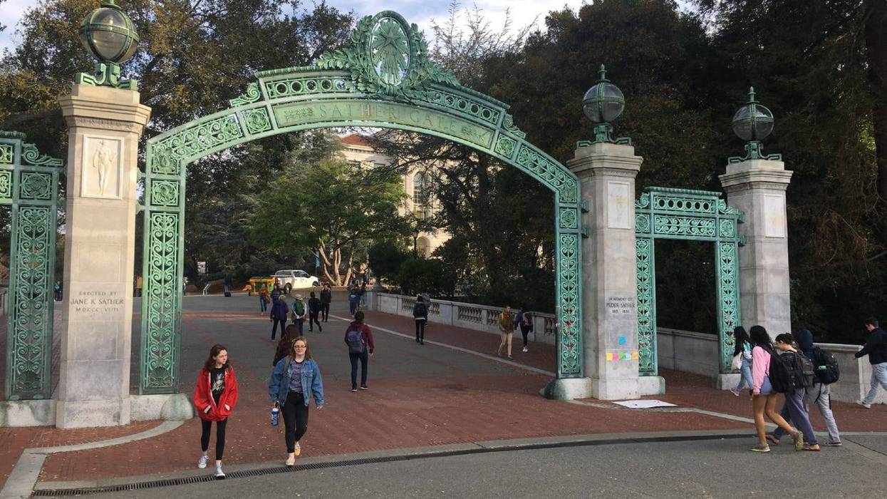 UC-Berkeleys entrance.