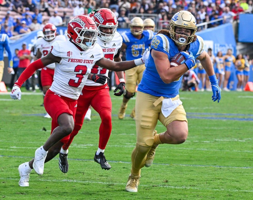 UCLA TE Moliki Matavao