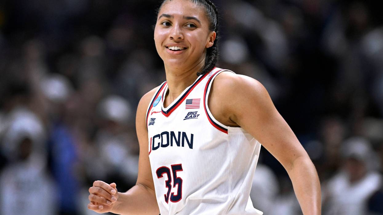 Fudd's 34 points, 8 3-pointers powers UConn past Syracuse and into Sweet 16 for 32nd straight time