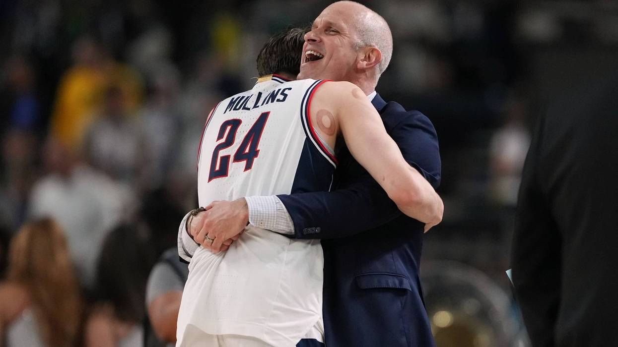 UConn and Hurley muscle their way to 3rd national title game in 4 seasons, beating Illinois 71-62