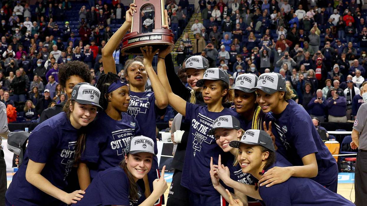 UConn women take Bridgeport regional, advancing to their 14th straight Final Four, 3/28/22