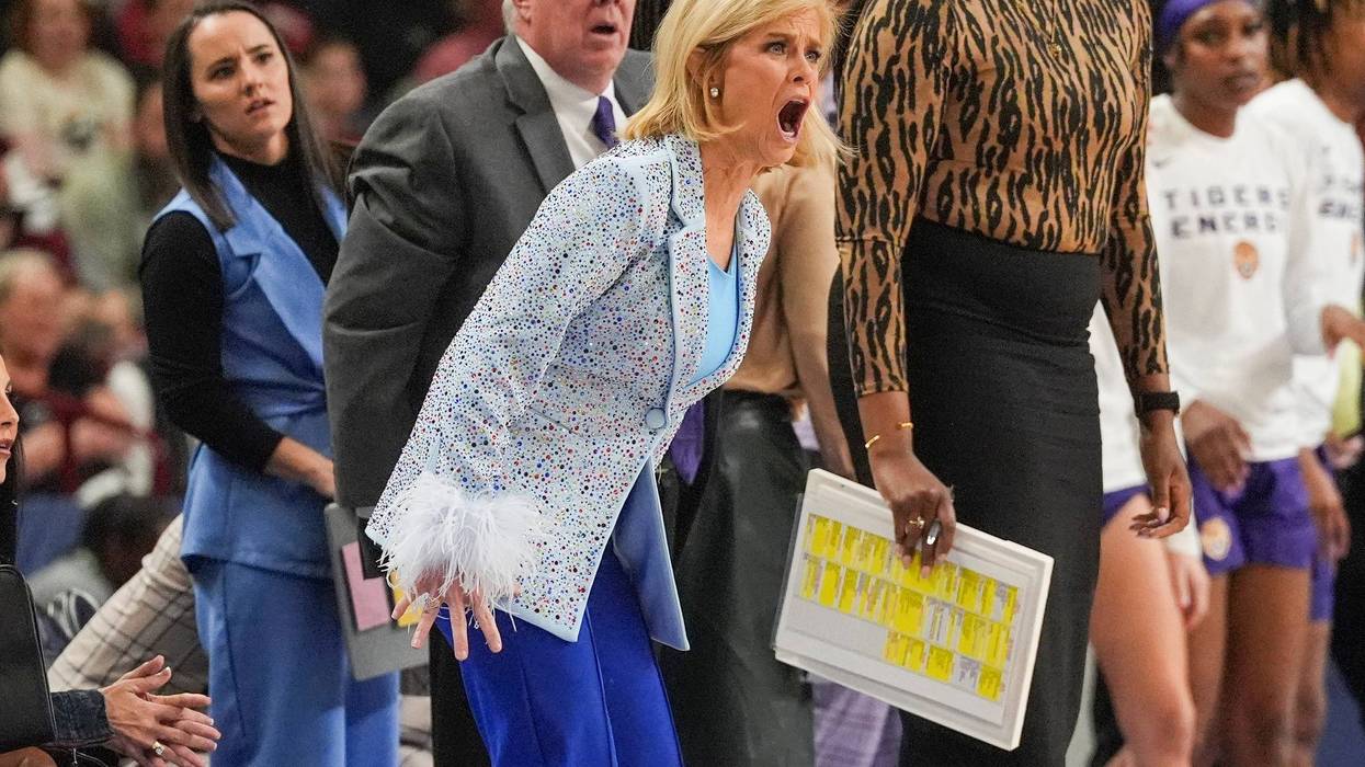 Umpire tosses LSU coach Kim Mulkey at Savannah Bananas game