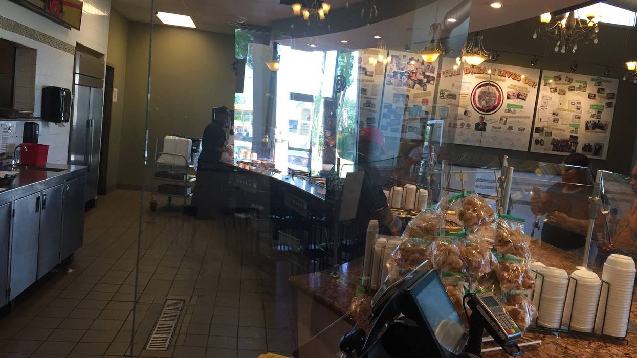 Under Gov. Kemp’s new Executive Order there is no longer a party maximum for the number of people who can sit together in restaurants and dining rooms in Georgia.