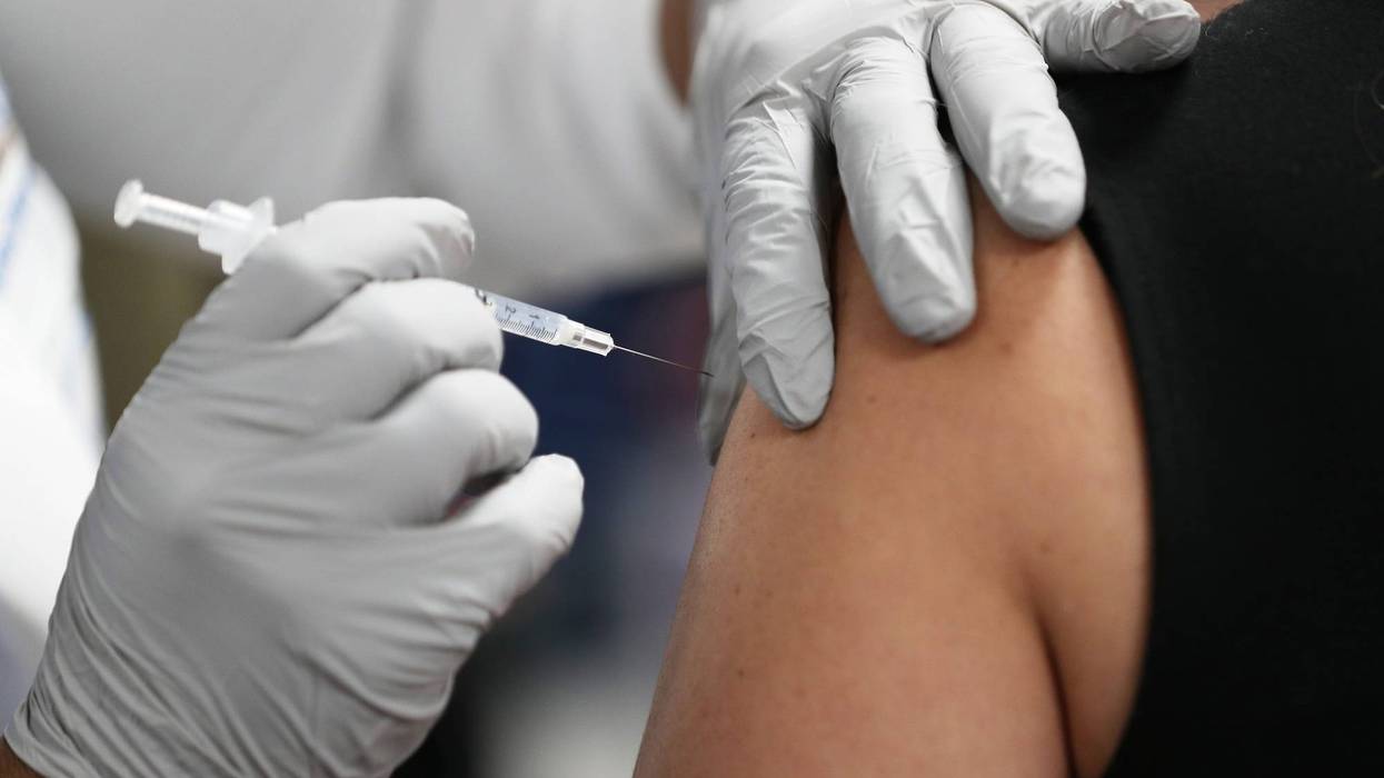 United Center vaccine appointments open to 4 more ZIP codes as Illinois announced 1,675 more cases