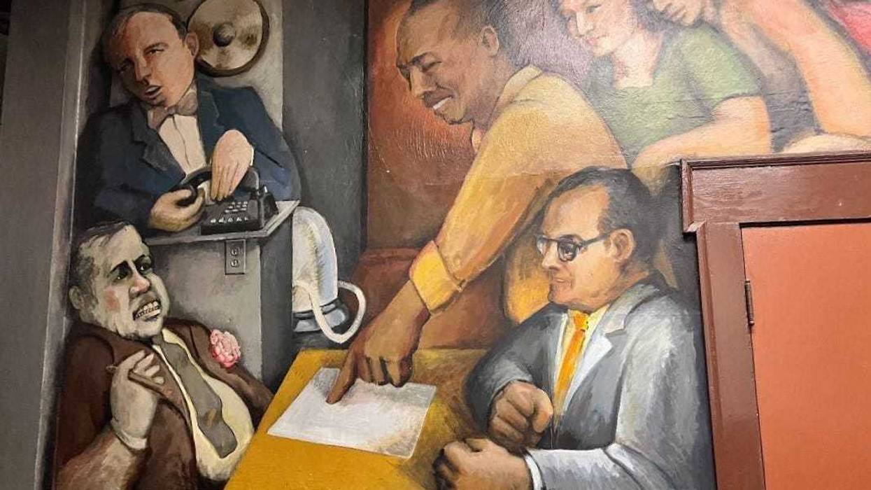United Electrical Workers mural depicts unions working to get owners to sign a contract