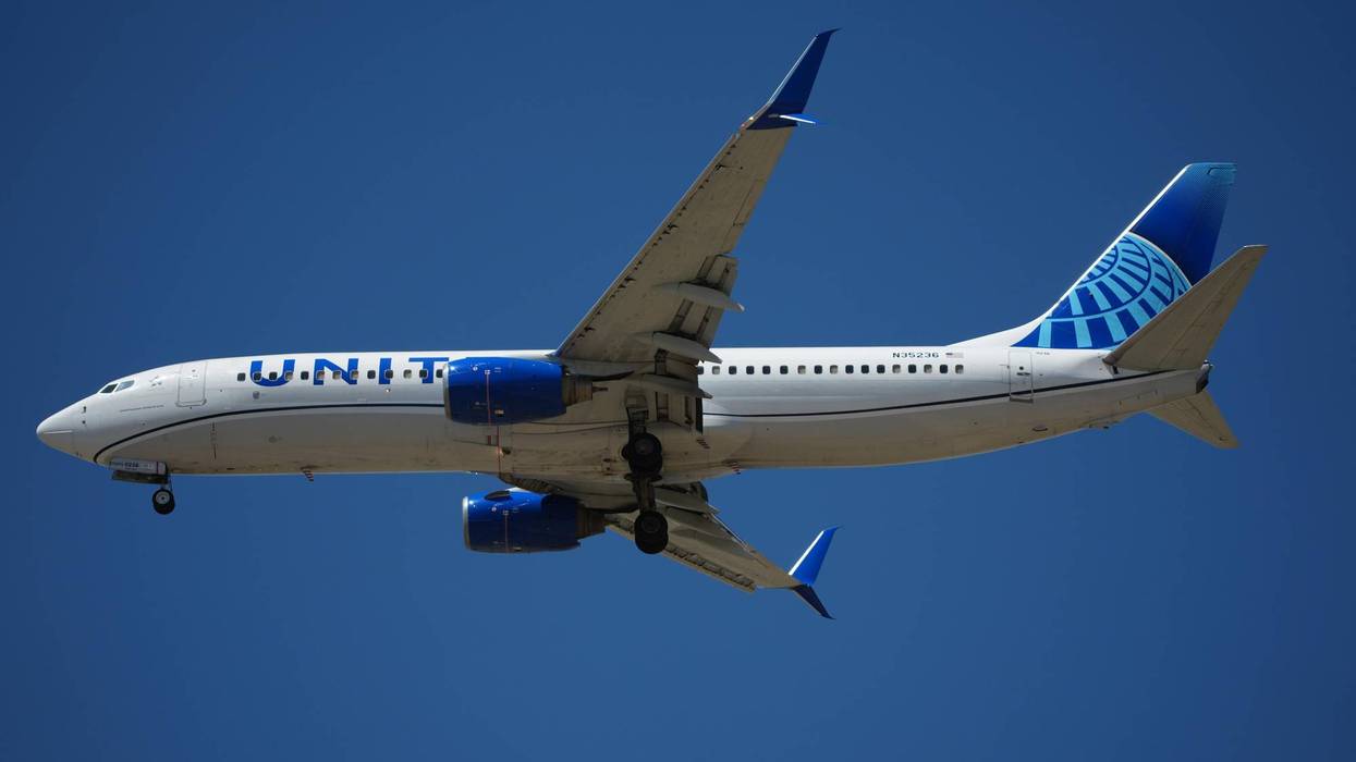 United flight attendants ratify 5-year contract with 31% pay hike and boarding pay