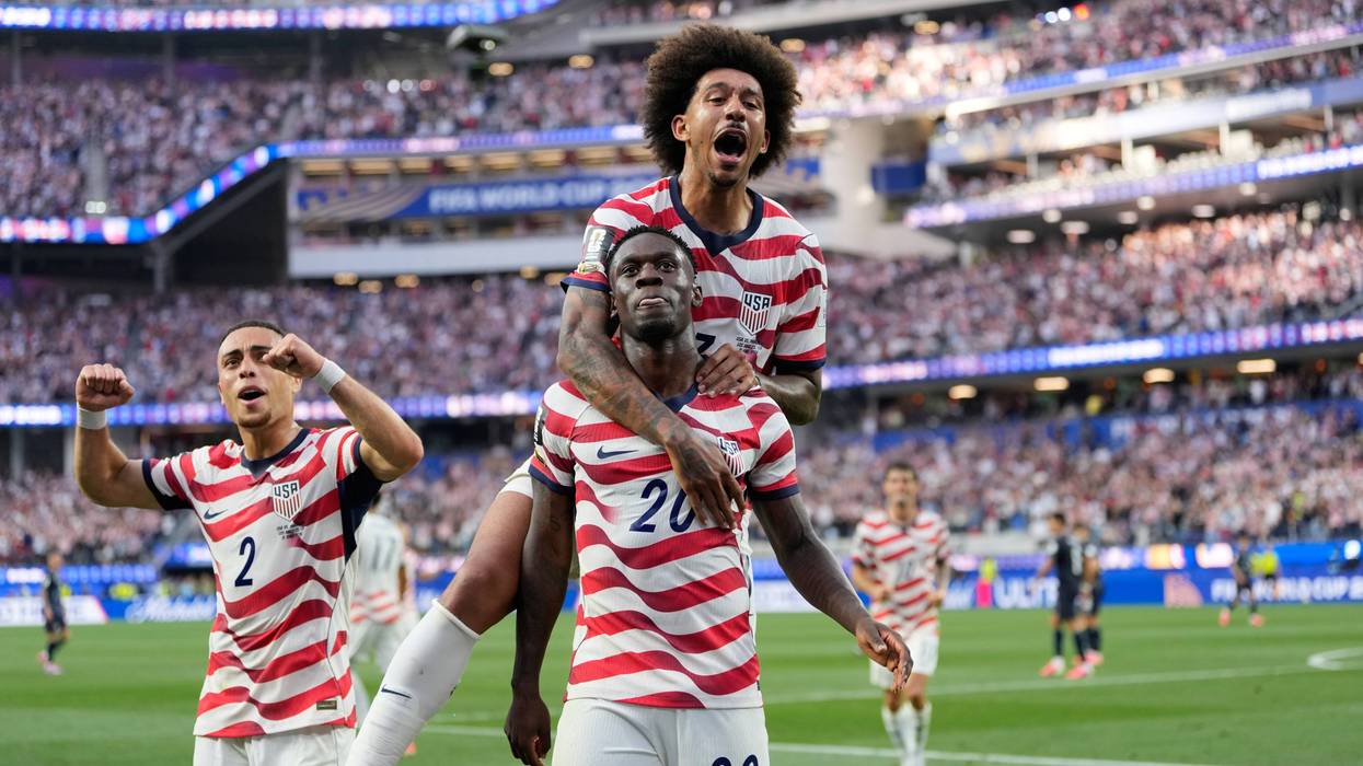 US opens its home World Cup with a dynamic 4-1 victory over Paraguay, sparked by Balogun's 2 goals