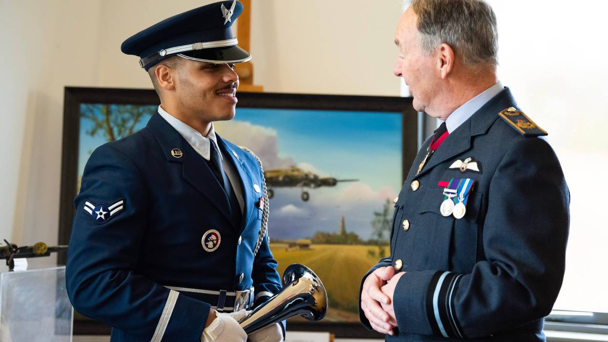 US and UK leaders honor WWII Airmen at Stanwick Lakes memorial