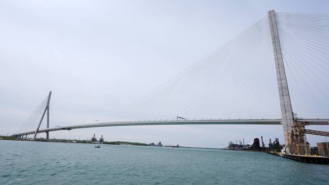 US Canada Detroit Bridge