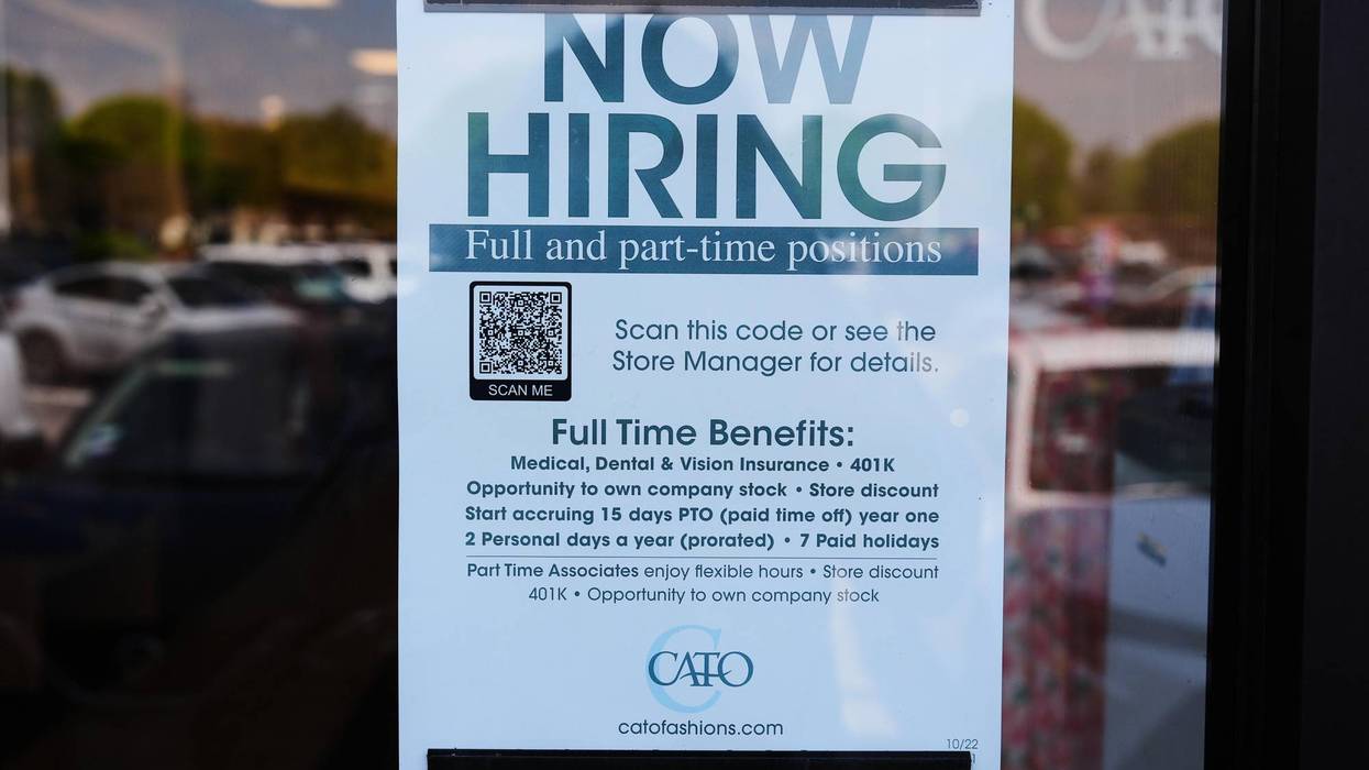 US jobless aid filings fall to 202,000 as layoffs remain low despite uncertainty of Iran war