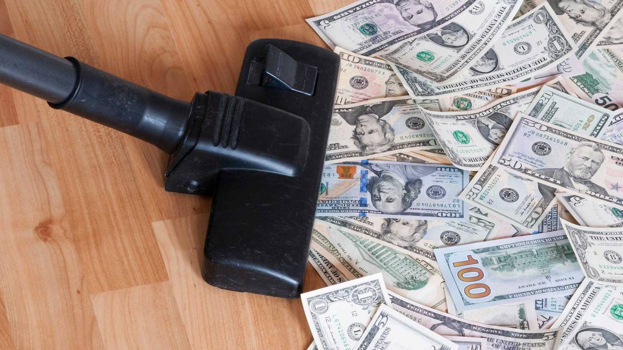 Vacuum cleaner sucks on U.S. dollars.