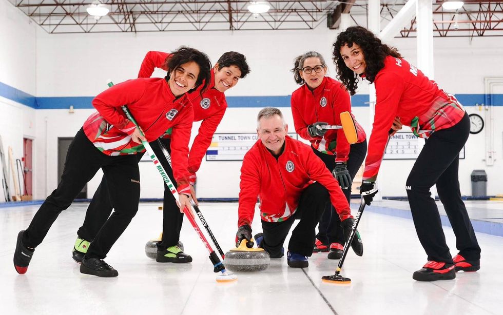 Veronica Huerta (R) and the Mexican National Curling Team in Vancouver