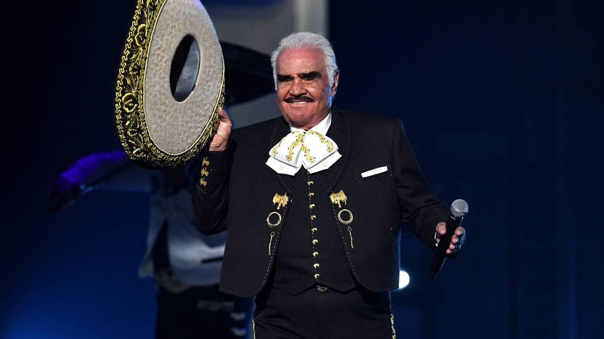 Vicente Fernández actúa en el escenario durante la 20ª edición de los Latin GRAMMY en el MGM Grand Garden Arena el 14 de noviembre de 2019 en Las Vegas, Nevada.