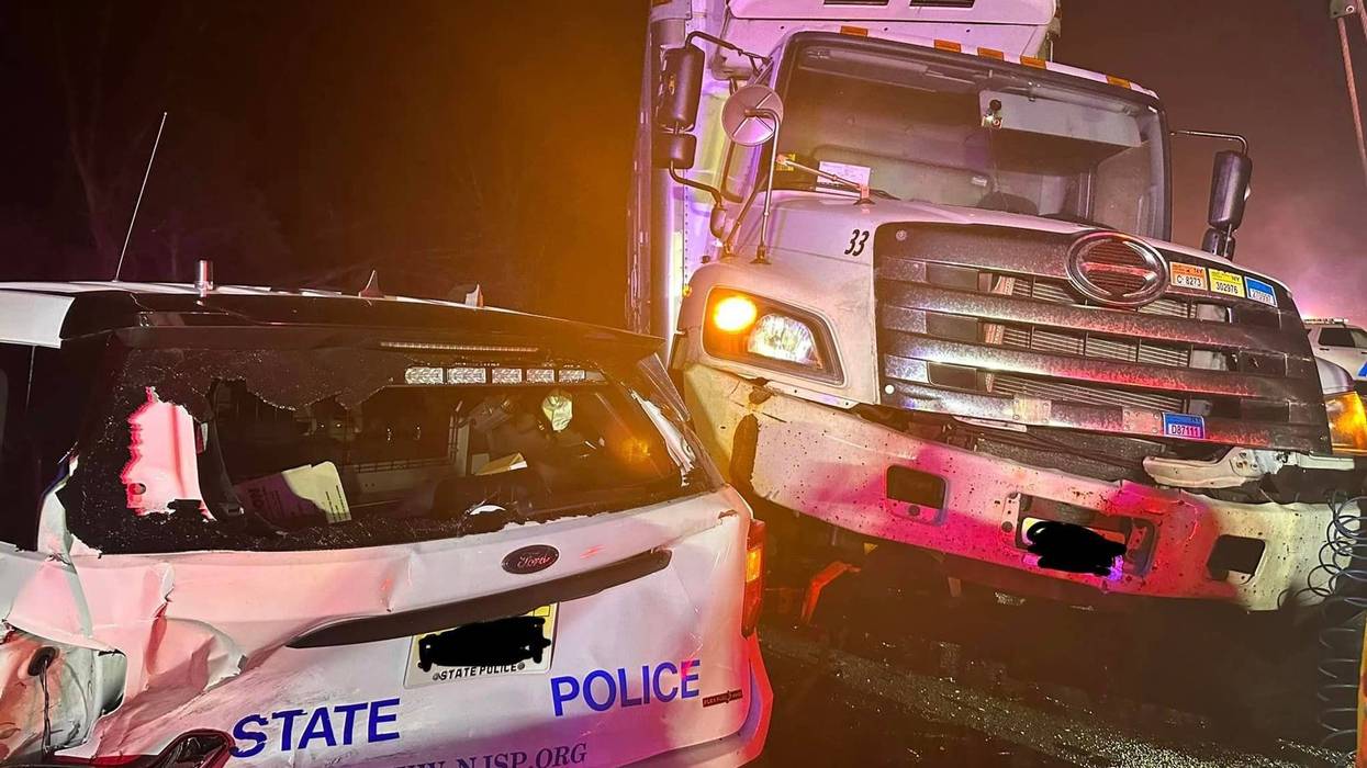 Video captures the moment a tractor-trailer slams in police vehicles