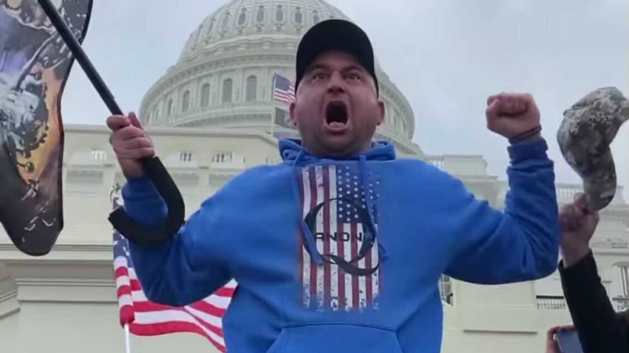 VIDEO: FBI probes NYC sanitation worker captured on video during riots at US Capitol