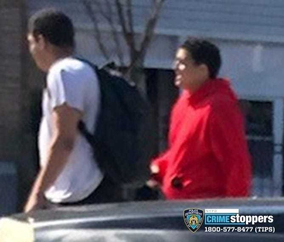 VIDEO: Police seek 2 men in Bronx home invasion