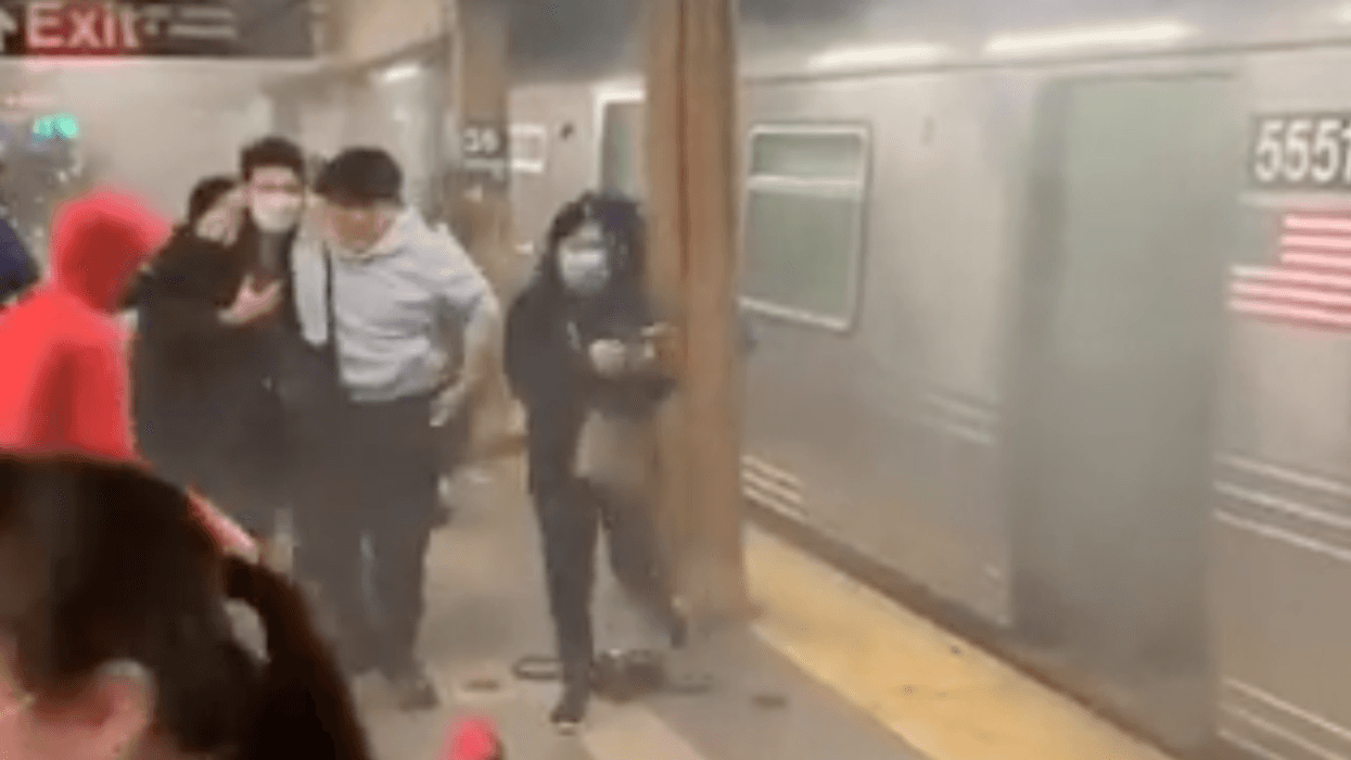Video shows the moment the train filled with smoke as it pulled into the 36th Street station in Sunset Park.