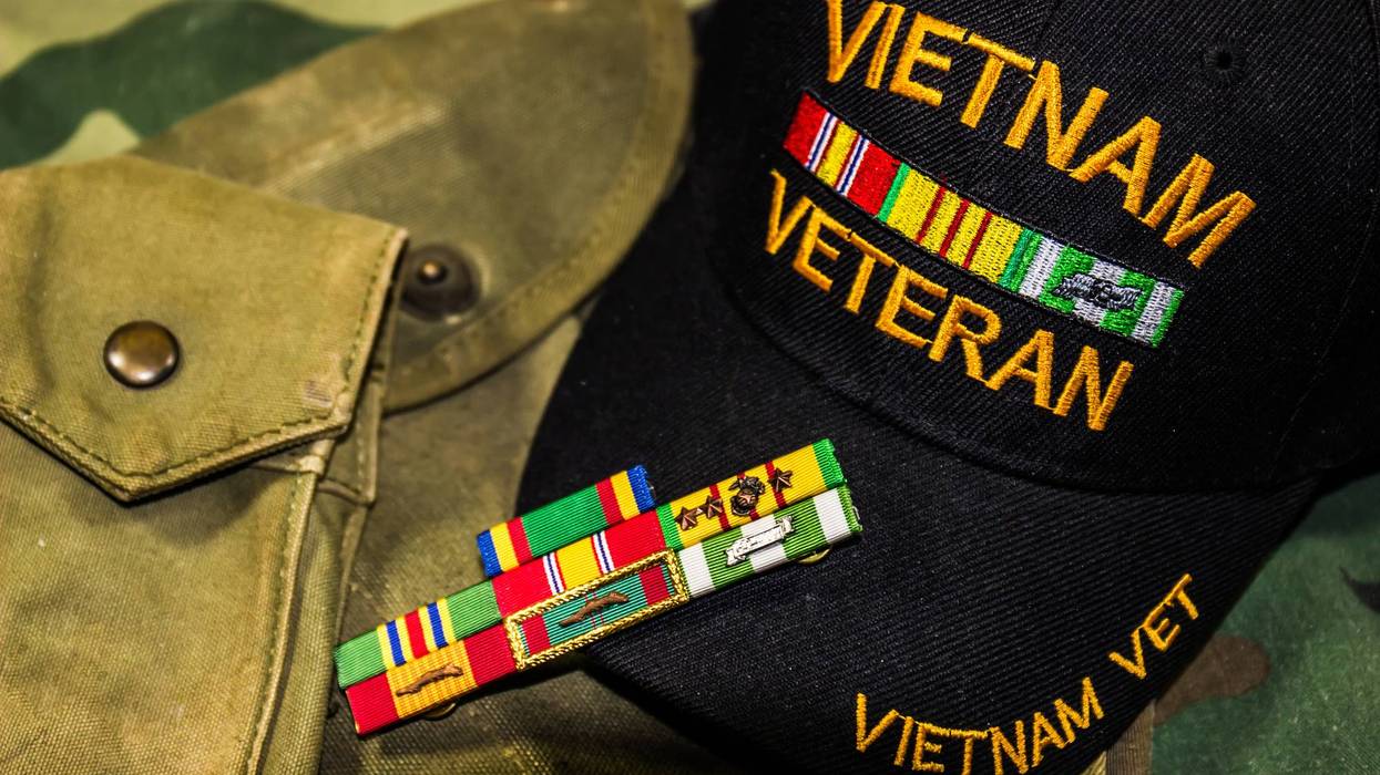 Vietnam Veterans Hat, Service Ribbons & Pouches