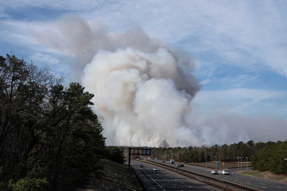 View looking south down the Garden State Parkway of the Jones Road Fire burning in Ocean County. Forked River, NJ Wednesday, April 24, 2025