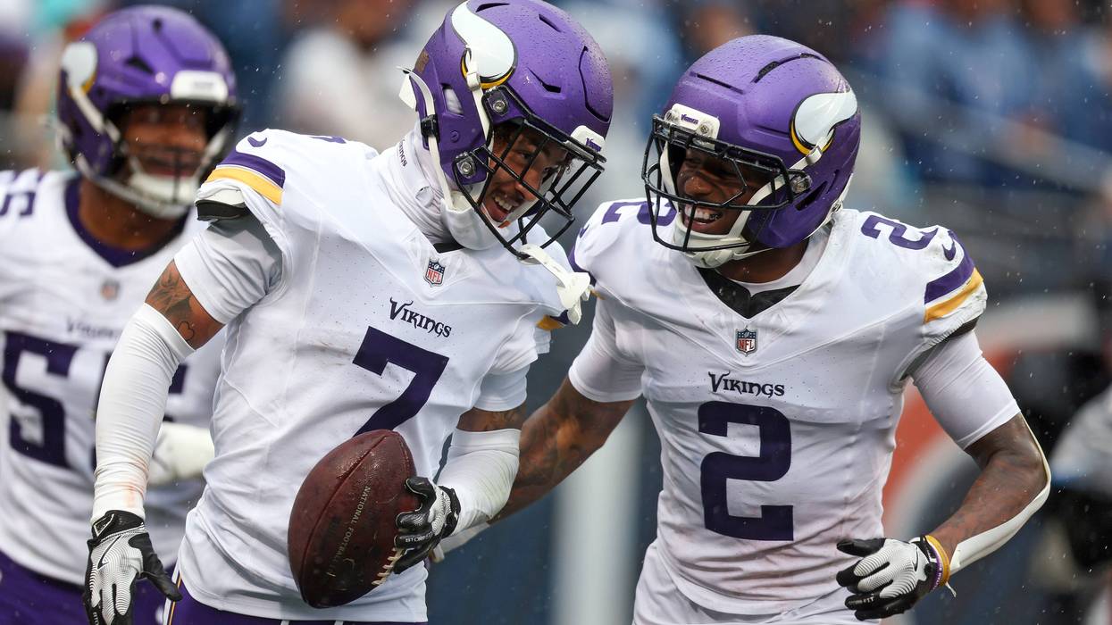 Vikings defense bears down for muddy 9-3 win in the rain
