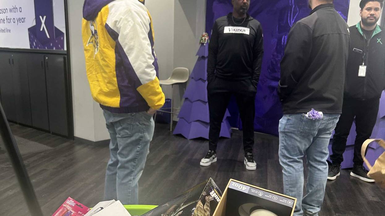 Vikings legend Chris Carter attends Eagan toy drive and recalls being on the receiving end of holiday help.