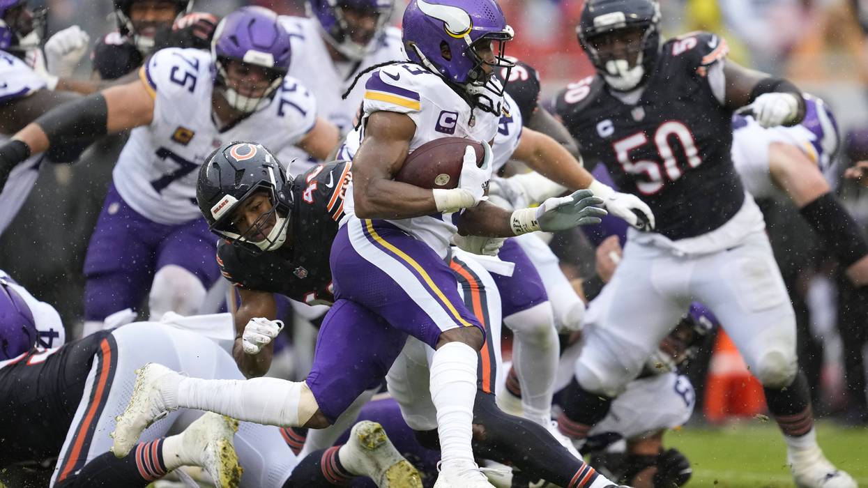 Vikings veteran Aaron Jones has a knee injury to work through after carrying the load in Chicago