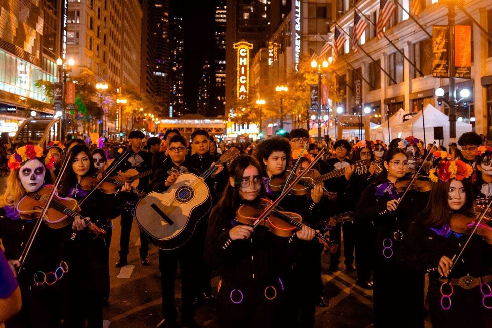 Violinists & guitarists perform in the parade