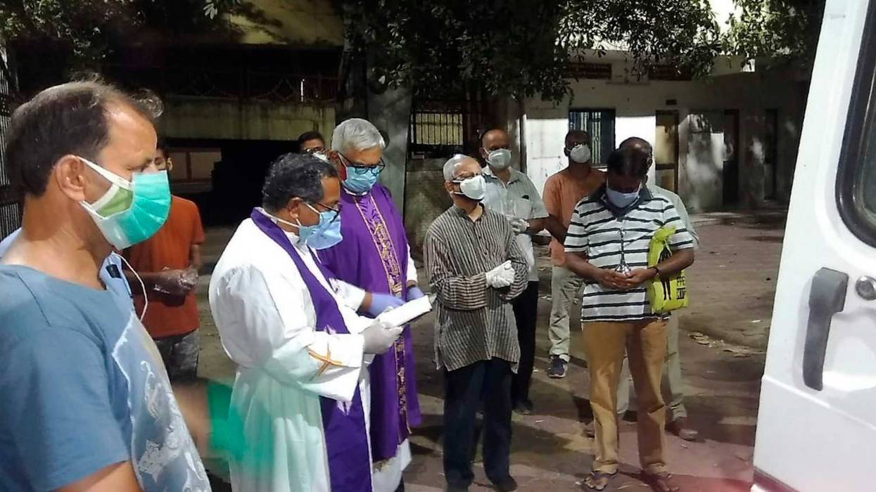 Virus Outbreak-Catholic Clergy