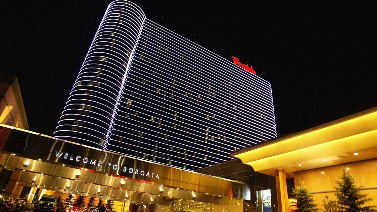 Visitors enter the Borgata Hotel and Casino May 8, 2004 in Atlantic City, New Jersey. Trump Hotels & Casino Resorts, Inc., which is $1.8 billion in debt, posted a first quarter loss on April 30, 2004 of $48 million, double its losses for the same quarter a year ago.