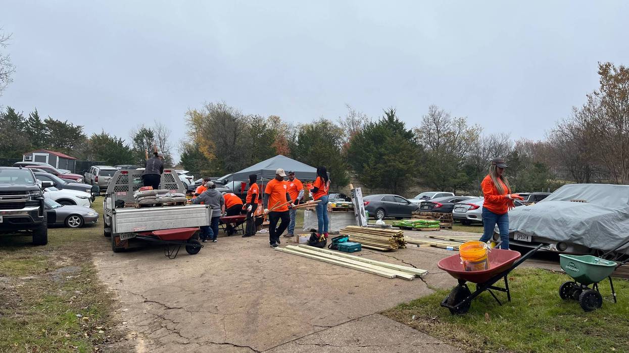Volunteers help North Texas veteran improve home