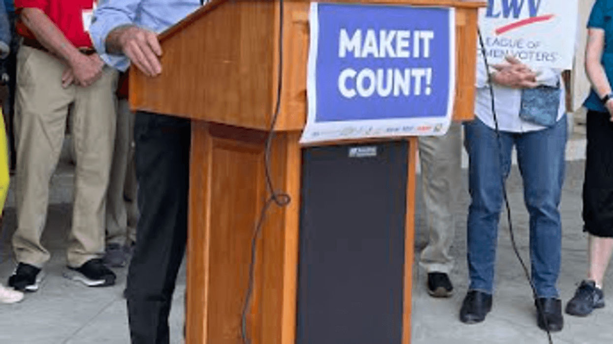 Voters urge passage of early voting measure