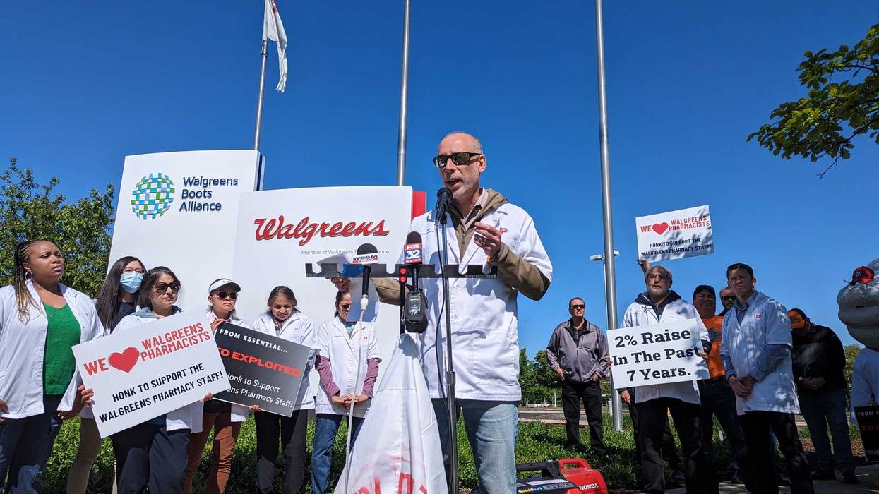 Walgreens pharmacists protest