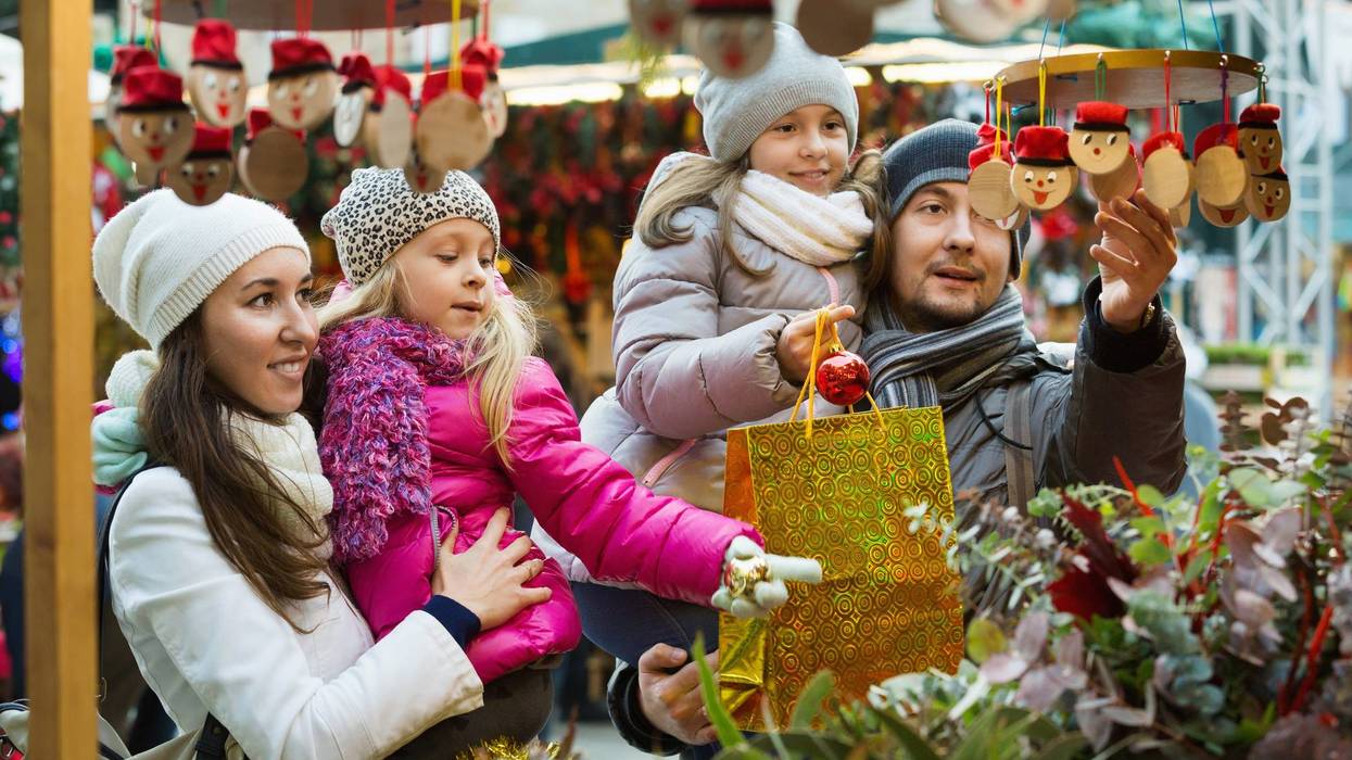 WalletHub report: Chicagoans can afford to spend $759 on holiday gifts while Napervillians can spend $2,941