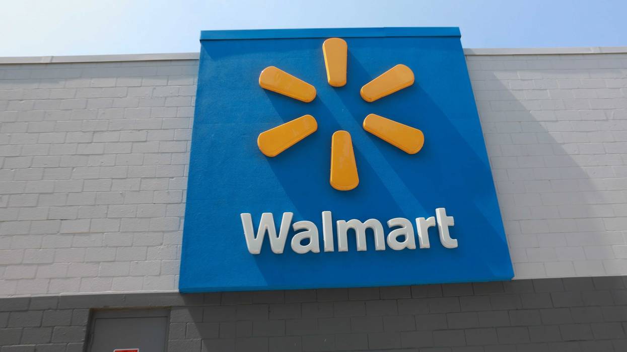 Walmart’s employees and their dependents are being offered expanded cancer treatment with doctors at the Mayo Clinic through the retailer’s insurance coverage.
