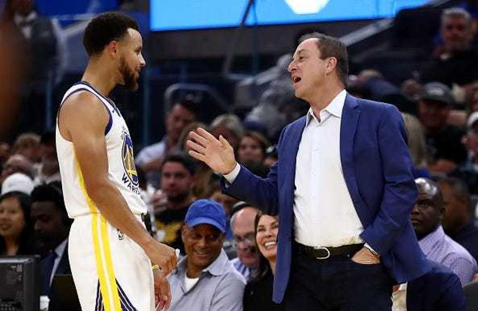 Warriors owner Joe Lacob chats with Steph Curry.