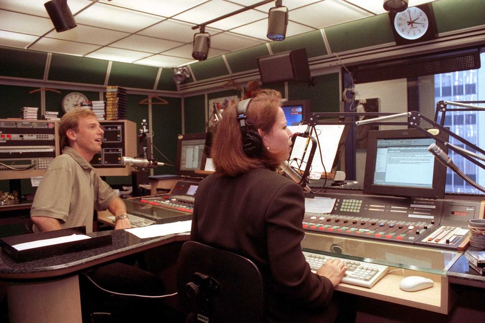 Wayne Cabot (L) and Deborah Rodriguez (R) broadcast their last show in the old WCBS Radio studios on October 20, 2000, prior to relocating in a new digital studio
