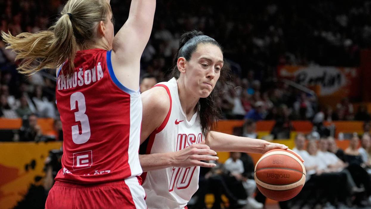 WCup United States Czechia Basketball