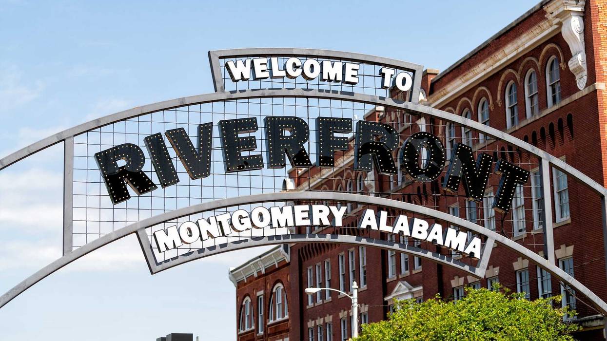 Welcome to Riverfront park illuminated sign in Alabama.