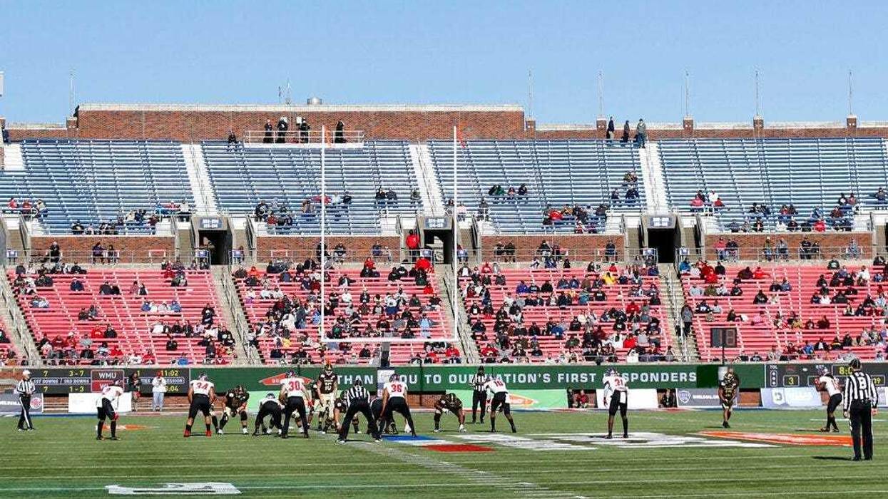 Western Kentucky and Western Michigan line up for the snap