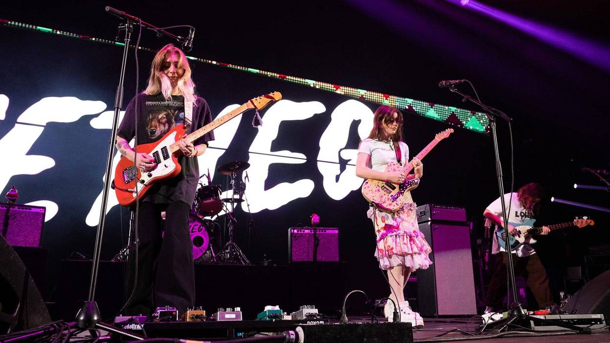 Wet Leg performing live at KROQ Almost Acoustic Christmas 2022