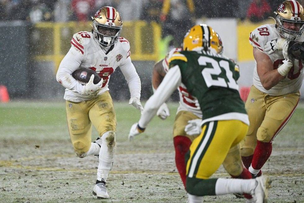 Wide receiver Deebo Samuel #19 of the San Francisco 49ers carries the ball during the 4th quarter of the NFC Divisional Playoff game against the Green Bay Packers at Lambeau Field on January 22, 2022 in Green Bay, Wisconsin.