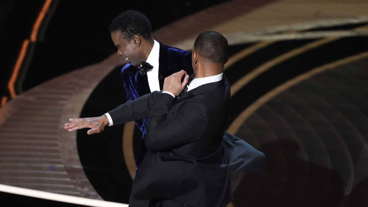 Will Smith violently removes all the taste from Chris Rock's mouth