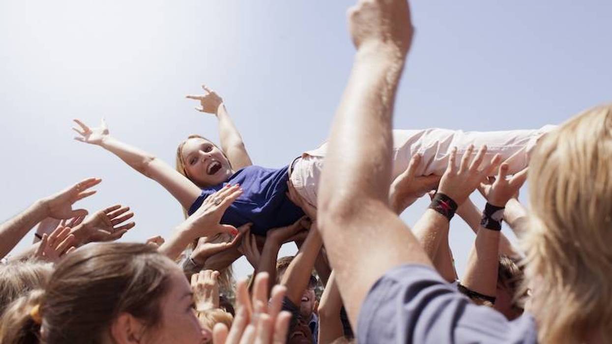 Texas woman sets Guinness World Record for “oldest person to ever crowd surf”