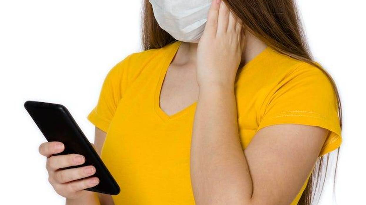 Woman, Surgical Mask, Smartphone
