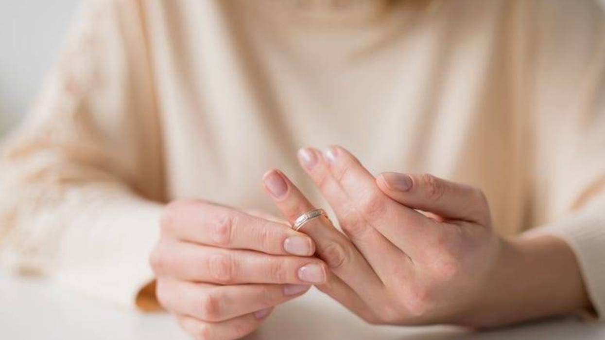 Woman, Wedding ring
