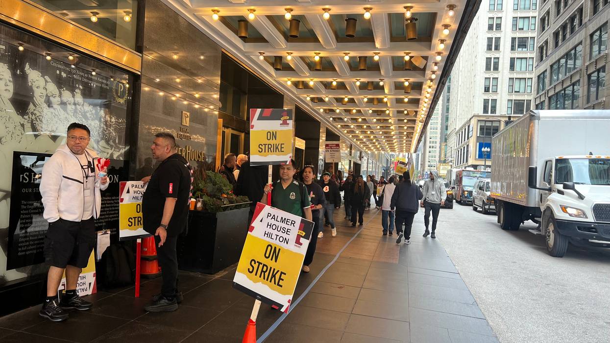 Hundreds of Chicago Hotel Workers Walk Off The Job