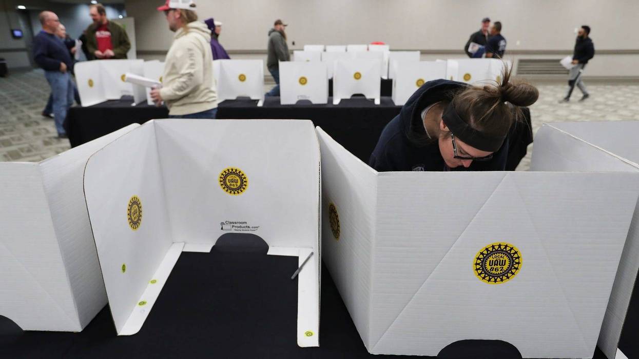Workers voting on contract at Ford plant in Kentucky